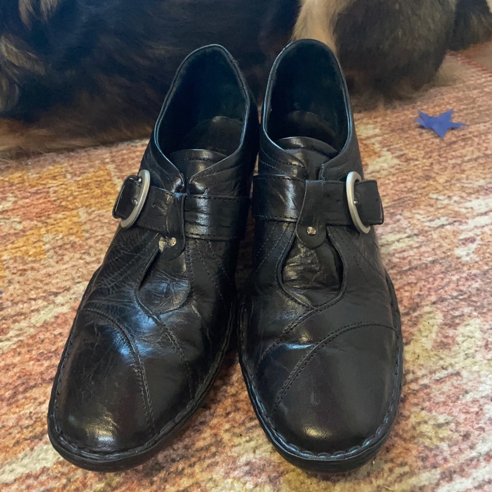 Vintage black leather loafers with small heel